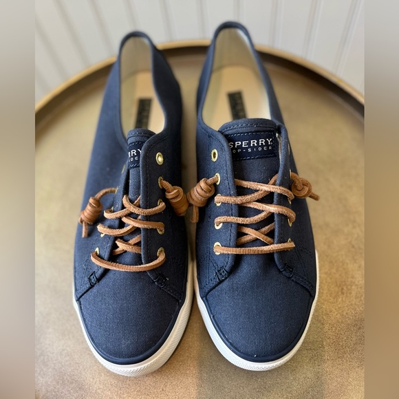 SPERRY TOP SIDER SEACOAST IN NAVY | SIZE: 7.5 | EXCELLENT PRE-OWNED CONDITION - Picture 1 of 7